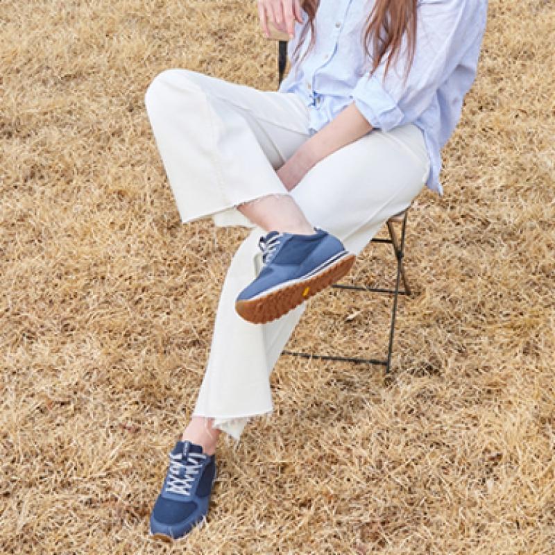 Saola Navy Women S Alta Vibram