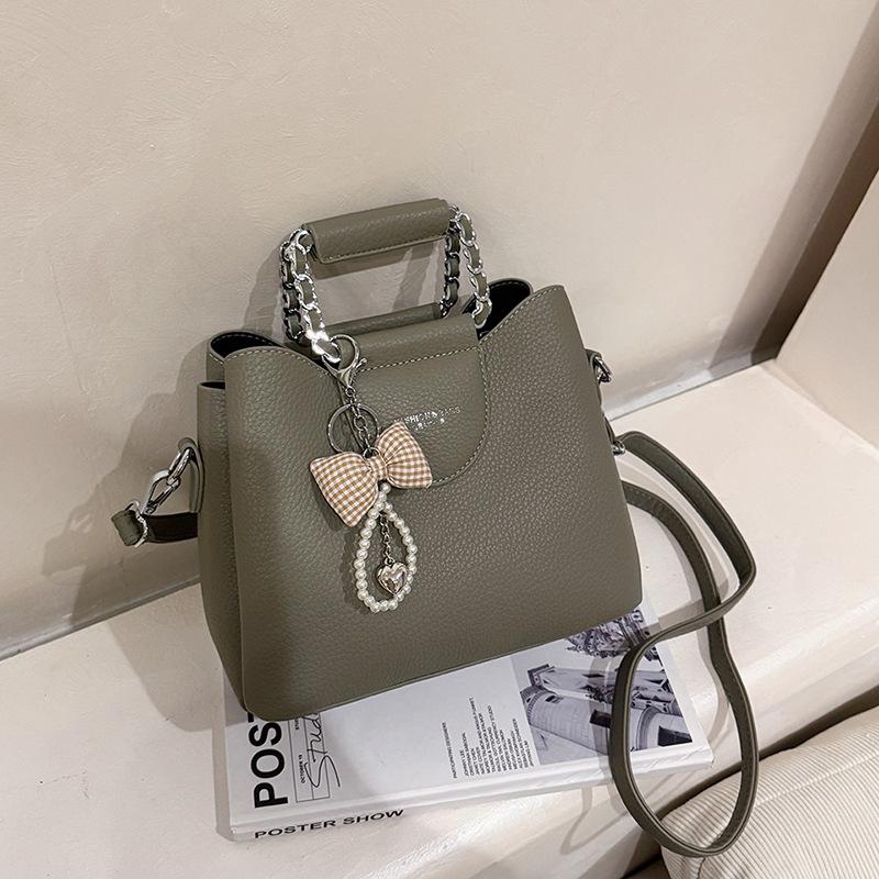 The New Women's Bag Is Fashionable and Trendy, and the Hand-held One-shoulder Oblique Span Tote Bag Is Fashionable.