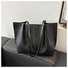2024 Spring Retro Large Capacity Women's Tote Bag - Fashionable Single Shoulder Handbag for Commuters and Students
