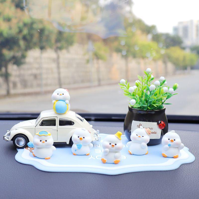 Cute Cartoon Duck Car Ornaments: Creative Interior Accessories