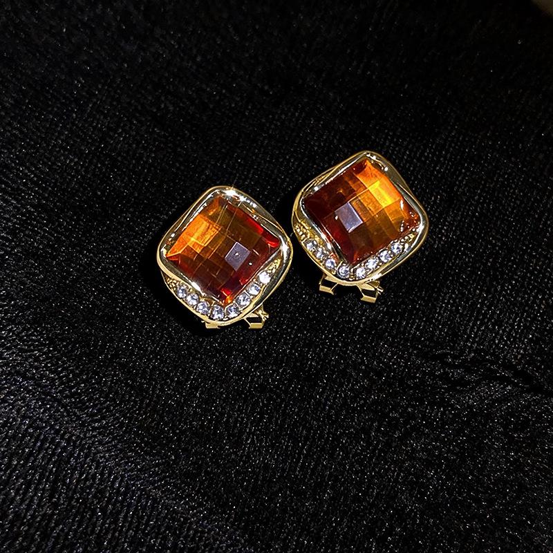 Silver Needle Luxury Rhinestone Square Geometric Earrings: Elegant Retro Ear Studs