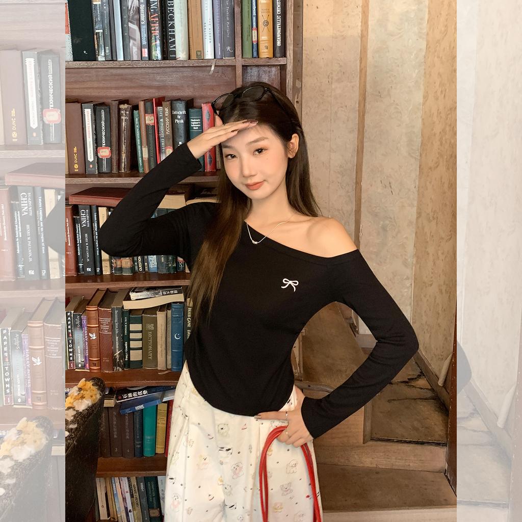 Autumn Super Good-looking Ootd White Slanted Shoulder Embroidered Bow Long-sleeved T-shirt Women's Off-the-shoulder Slim-fit Top