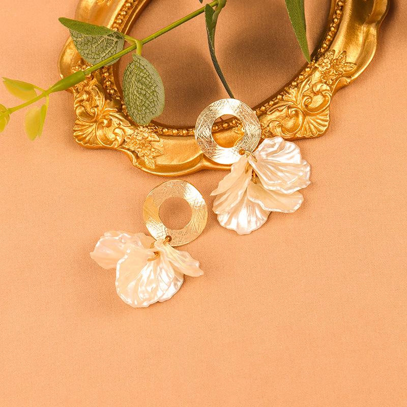 

S925 Silver Circle Petal Earrings - Elegant, Simple Niche Design for Women