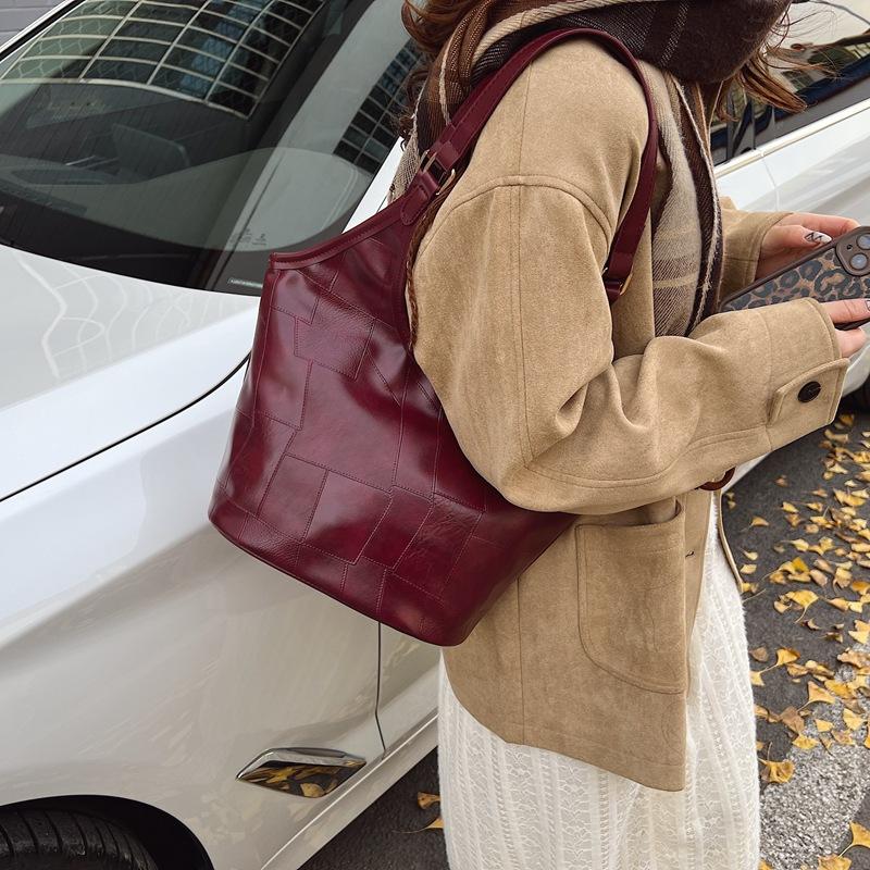 

Premium sense large-capacity bag women s winter 2025 new fashion portable shoulder bag commuter versatile tote bag 36*13*37 бордовый