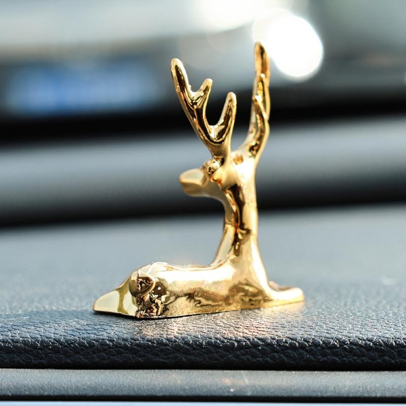 Bilsimulering Gullhjortstatue Skandinavisk stil Mini hjort Bilpynt Midtkonsoll Bakspeildekorasjon