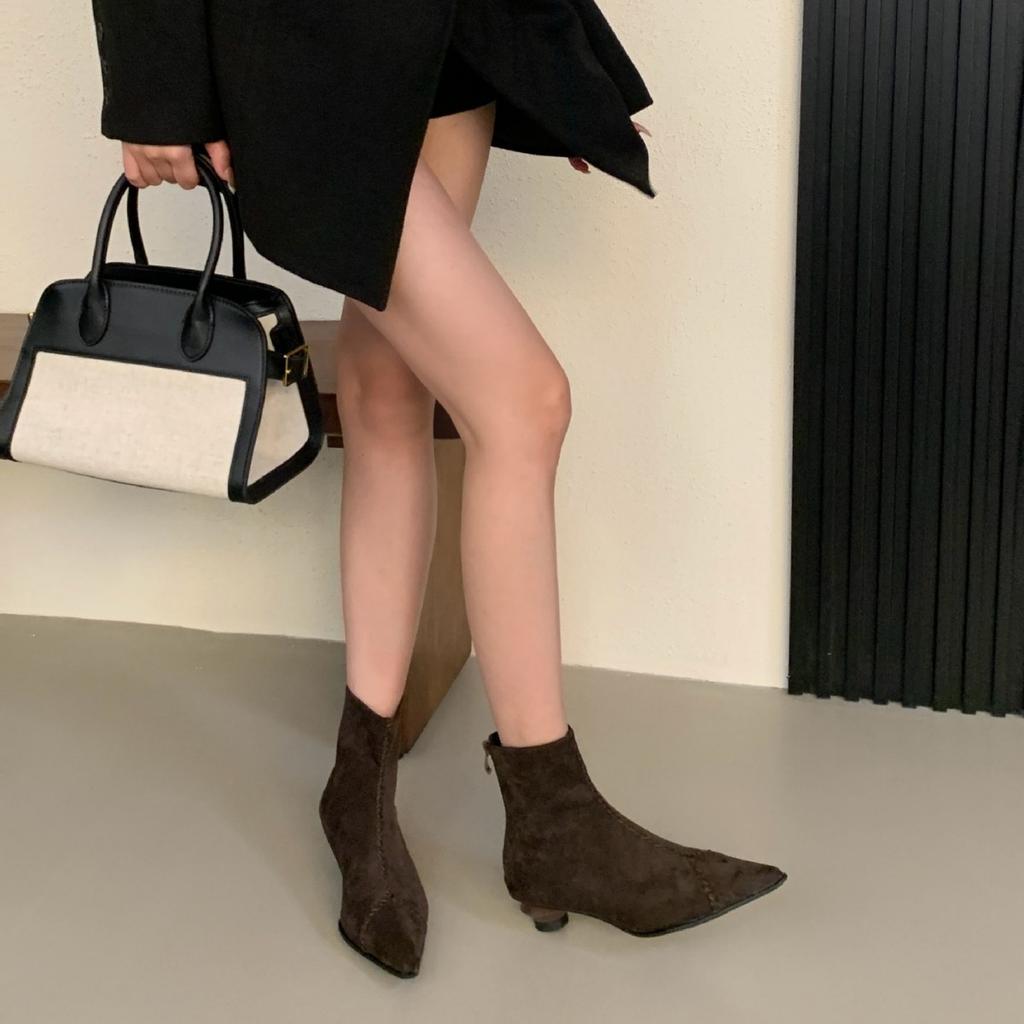 2025 neue koreanische Version spitz Wildleder Spleißung niedriger Absatz Reißverschluss niedriger Schaft Chelsea Martin Damen Kurzstiefel