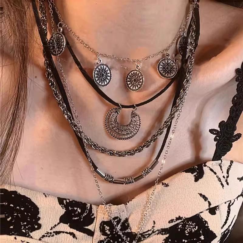GemChic Women's New Cool Multilayer Alloy Sunflower Pendant Necklace Vintage Versatile Chain Fashion Birthday Christmas Jewelry Gift