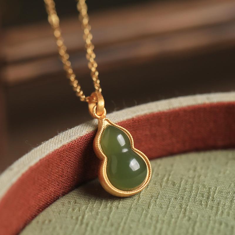 Natural Hetian Jade Gourd Necklace for Women, Vintage Niche Light Luxury Design, Chinese Style Fashion Classic Enamel Clavicle Chain
