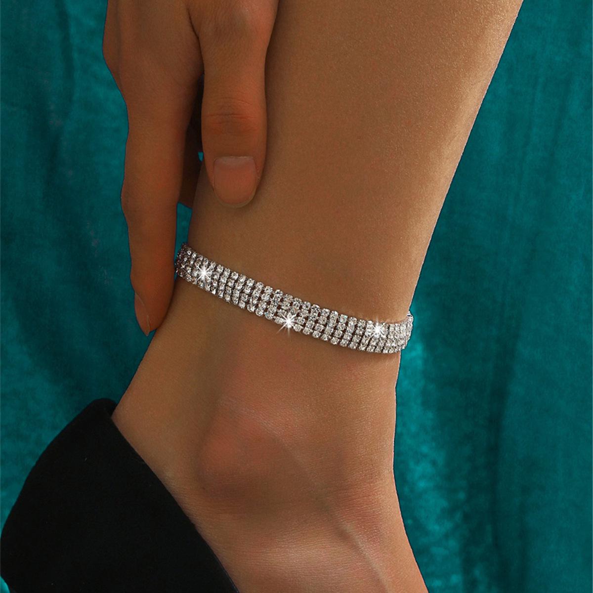 

DINGKA Luxurious Rhinestone Anklet: Elegant, Sparkling Foot Jewelry for Women.