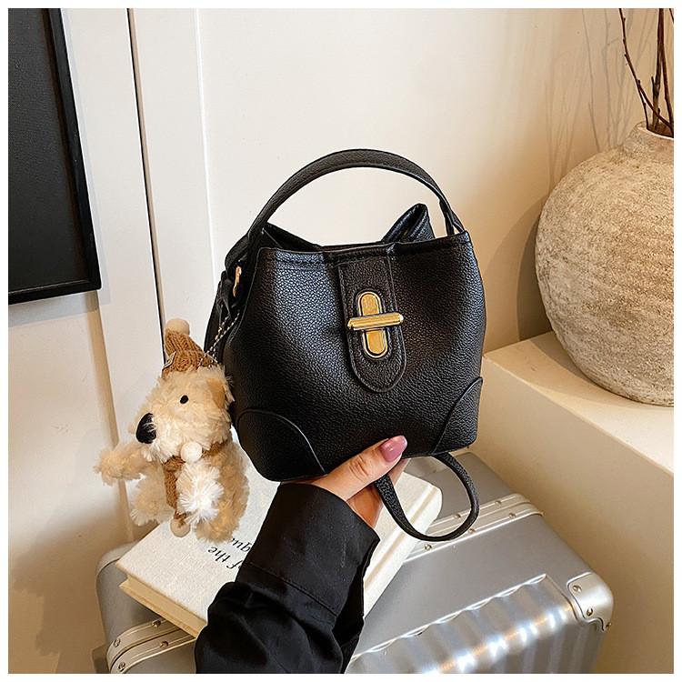 Ielgy Summer All-Match Shoulder Messenger Bag Fashion Portable Bucket Bag