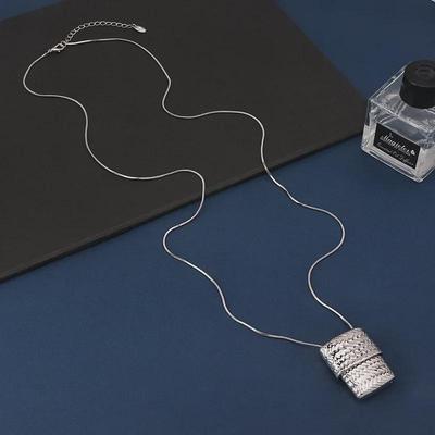 Anhänger-Halskette im koreanischen Stil: Von Internet-Prominenten inspirierte Mode, Perfekte Allround-Pulloverkette, Hochwertiger Schmuck