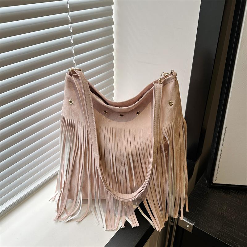 

Эксклюзив для сумок большой вместимости 2025 новые модные сумки-мессенджеры женские ins зарубежный стиль универсальные сумки с бахромой на одно плечо розовый