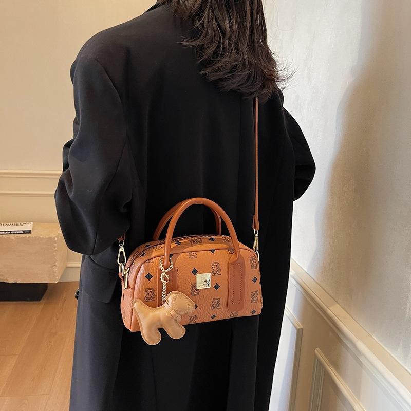 Hand Carry Fashion Casual Bowling Bag Women's 2025 Winter New Korean Version Trend Versatile Shoulder Bag Texture