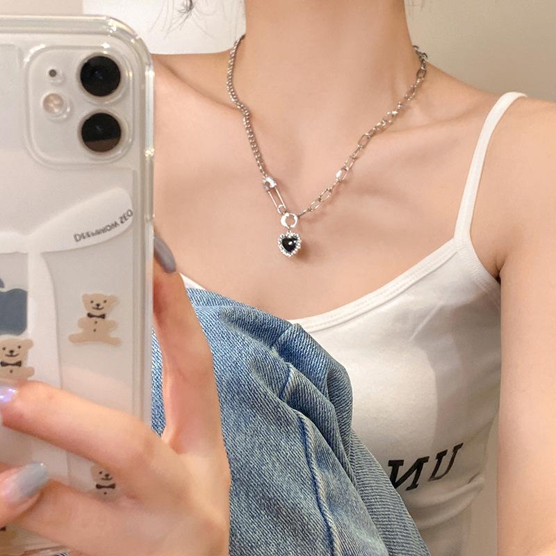 New black love pin necklace women's splicing accessories light luxury niche design clavicle chain