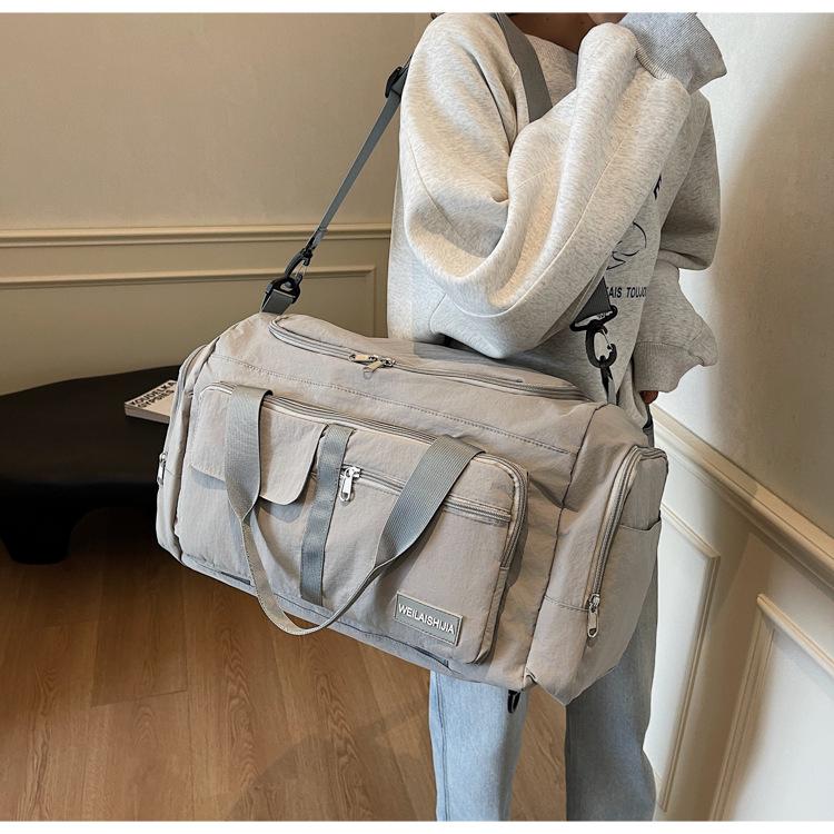 Large Capacity Waterproof Lightweight Travel Bag for Men and Women - Fashionable Handheld Storage for Short Trips and Sports.