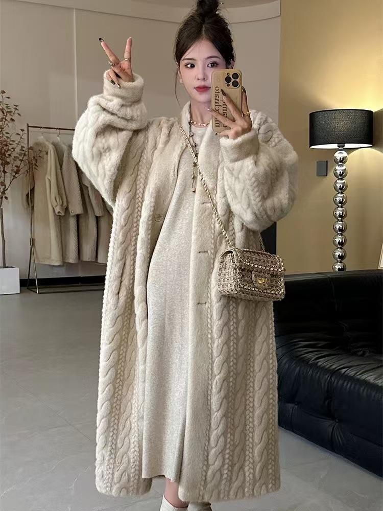 Environmentally friendly fluffy coat for women's winter new twist mink plush fur integrated lamb wool coat long