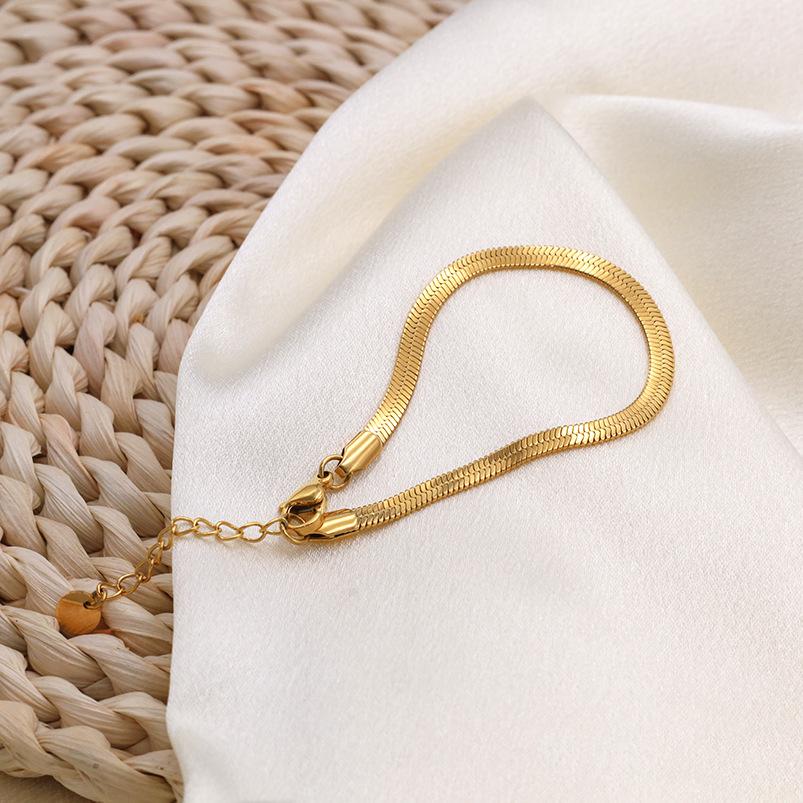 Moderne Edelstahl Goldbeschichtete Schlüsselbein Kette Schlangenknochen Kette Einfache Neutrale Titanstahl Klinge Armband Einfaches Armband