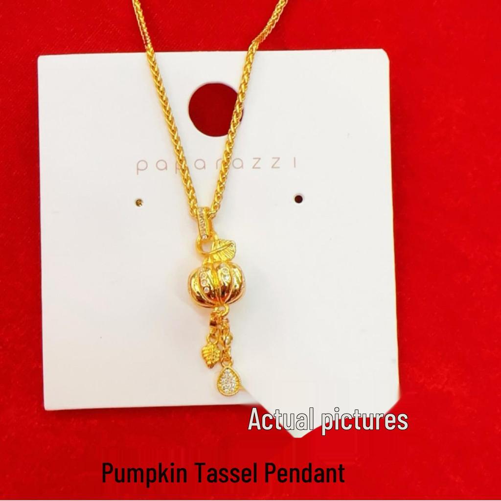 Zlatý přívěsek s třásní ve tvaru dýně: Elegantní klíční řetízek pro ženy s designem osázeným drahokamy