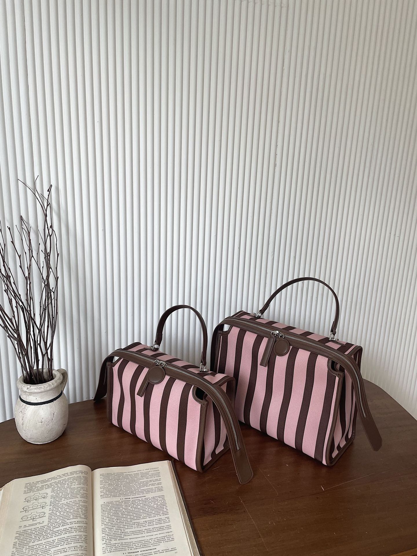 

Сумка Boston из натуральной кожи, большой емкости, полосатый рюкзак, женская сумка двойного назначения, сумка через плечо на одно плечо, холщовая сумка 30x13.5x19.5cm розовый