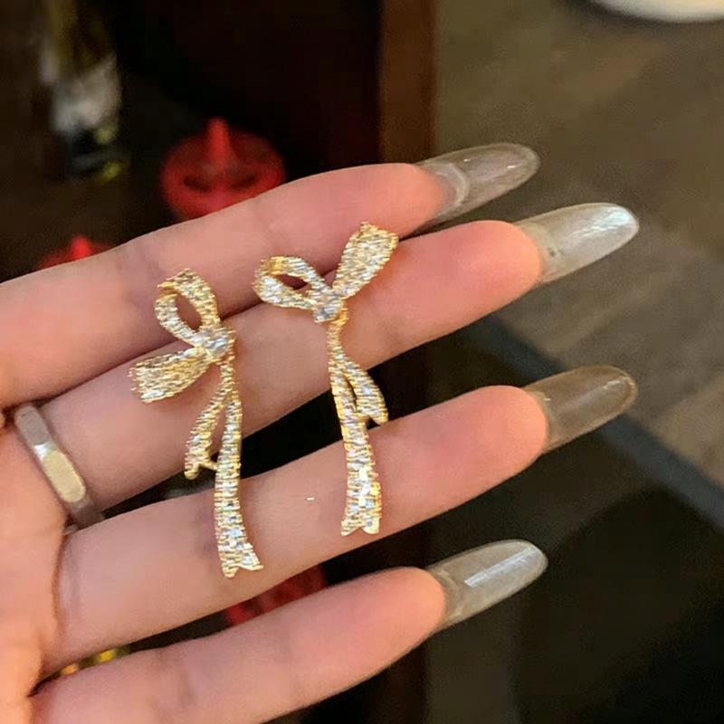 Korean Style Sweet Luxury Diamond Bow Stud Earrings - Versatile, Elegant Design for Everyday Wear