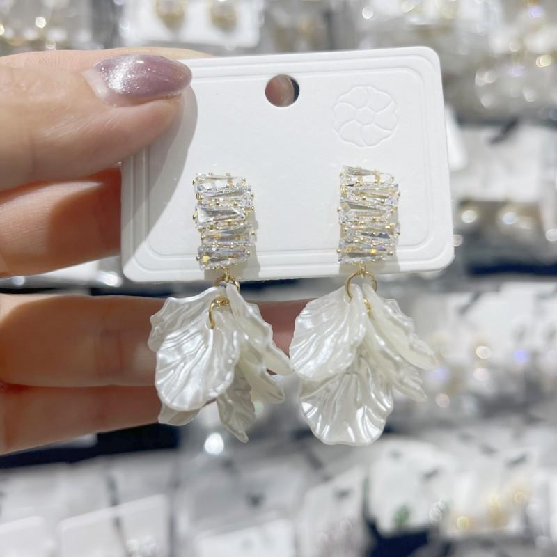 Korean Version Exaggerated Unique Personality High Sense Light Luxury Flower Large Earrings Women'S Fashion Foreign Style Versatile Earrings Earrings