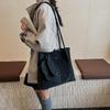 Women's Large Capacity Crossbody Bucket Bag - Chic, Simple, Daily Commute Shoulder Bag with Light Luxury Design