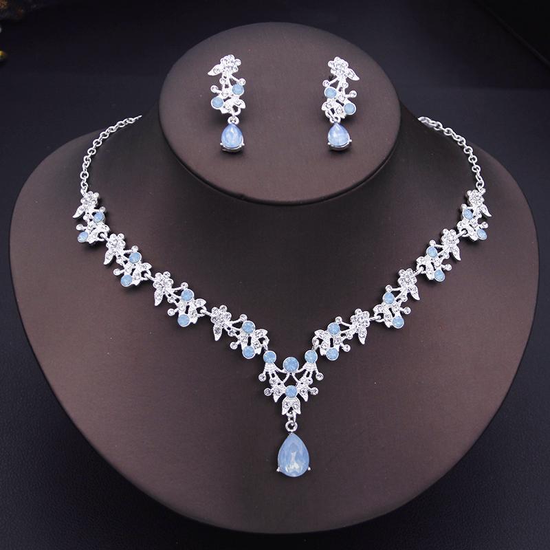 Exquisite Dangle Earrings and Necklace for Women Elegant Jewelry Set Flower Design Shining Rhinestone Necklace Set Wedding