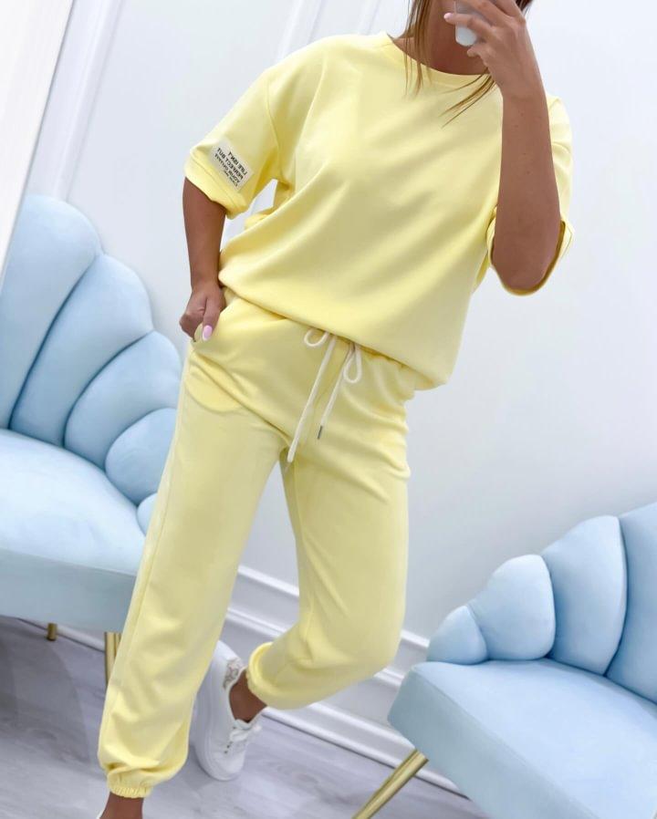 Ensemble décontracté pour femme à manches courtes et pantalon à cordon de serrage dans des couleurs douces (Beige, Rose, Jaune, Gris, Violet)