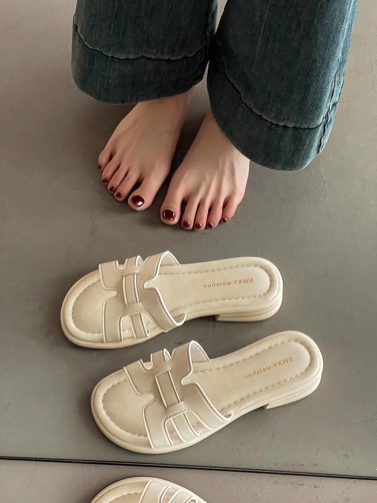 

Internet celebrity explosion flat bottom one word cool slippers women s summer wear 2025 student versatile skirt soft bottom beach slippers 40