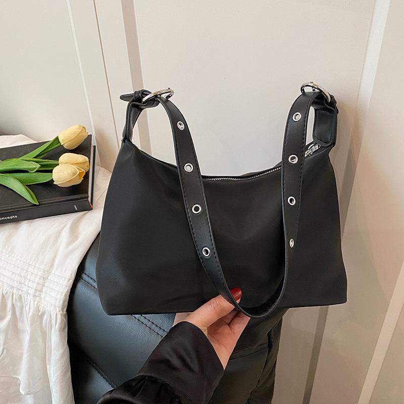 

Премиальный сенс простая однотонная сумка-багет под мышкой маленькая квадратная сумка женская новая модная водоотталкивающая сумка повседневная сумка через плечо