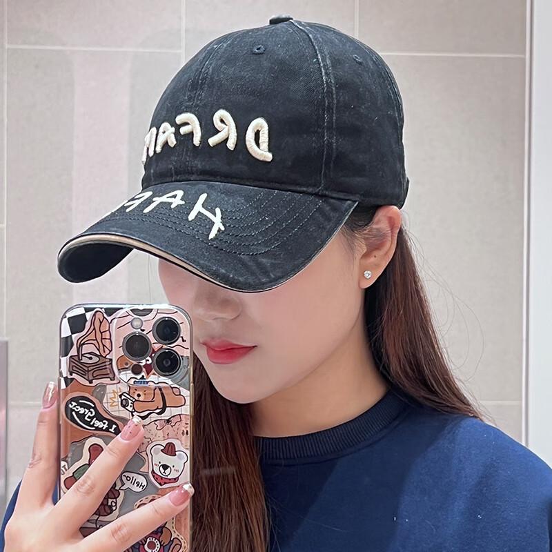 Мягкая бейсболка с вышивкой буквы