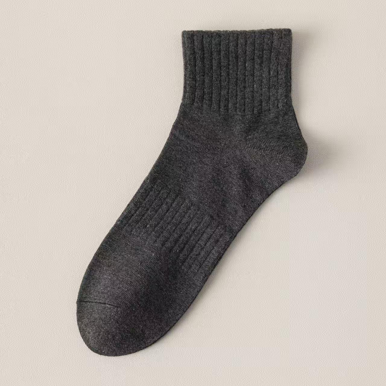 

Мужские носки до середины икры из чистого хлопка – Влагопоглощающие, Устойчивые к запаху, Антибактериальные и Дышащие для осенних и зимних видов спорта. темно-серого