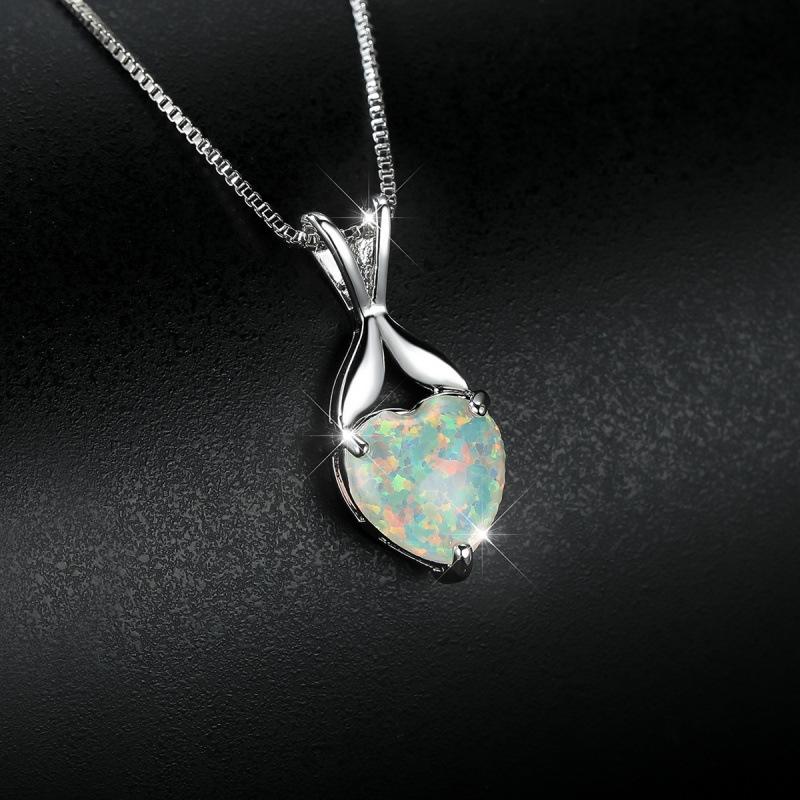 Platform necklace, three-claw white peach heart opal pendant, exquisite personalized item.