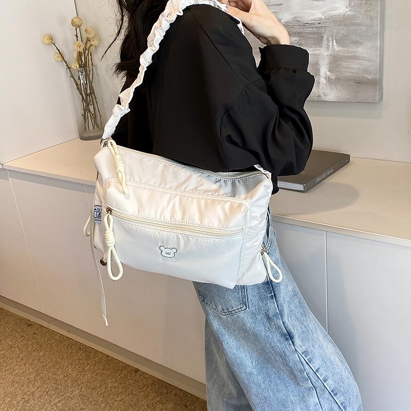 

Сумка-мешок со шнурком, плиссированная, женская, из нейлоновой ткани, нишевый дизайн, на плечо, повседневная, простая, большой вместимости, мессенджер, трендовая сумка 37*1*23