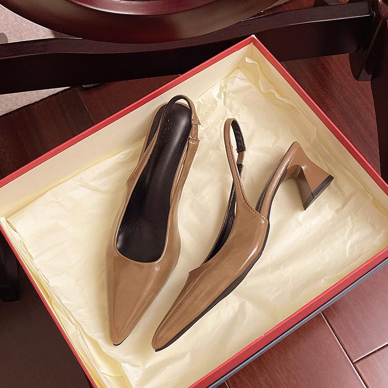 

Темпераментная сумка на голову сандалии женские 2025 новые лакированные остроносые туфли на высоком толстом каблуке пустые одинарные туфли модная обувь 40