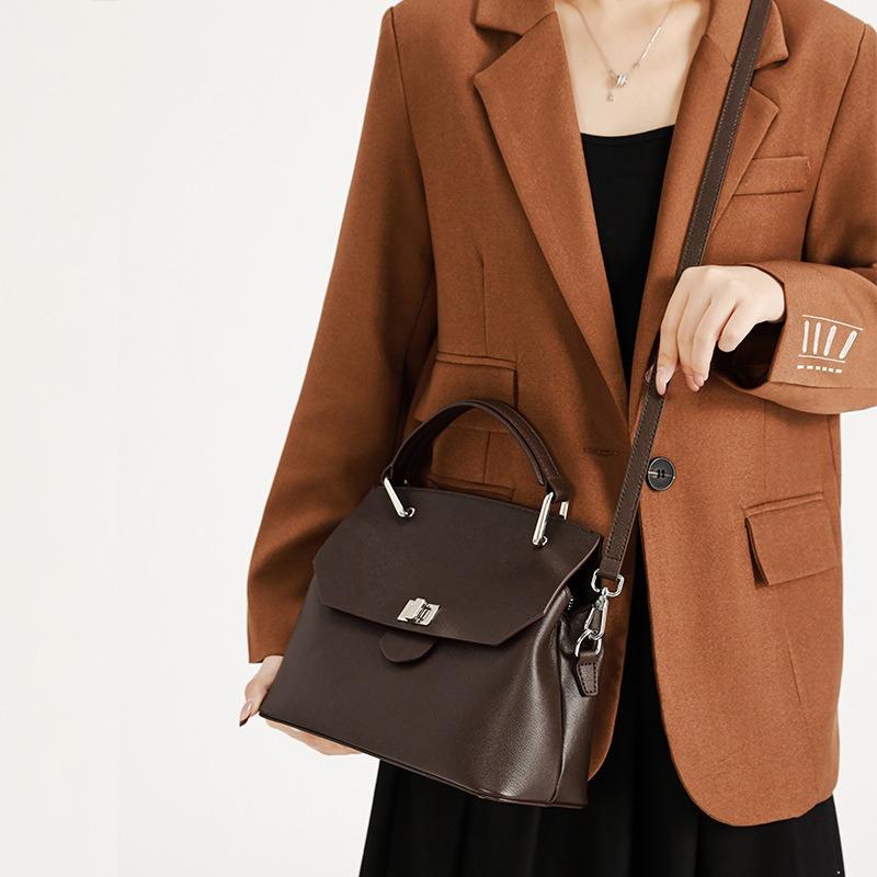 Leather women's bag tote bag new retro niche handbag women's commuter shoulder bag messenger bag