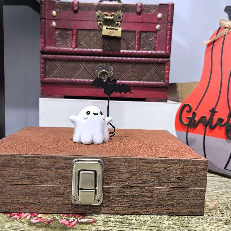 1Pc Halloween Cute Ghost Putting Bat Ornaments, Ghost Bat Desktop Party Decoration, Party Small Gift, Little Finger Cute Ghost