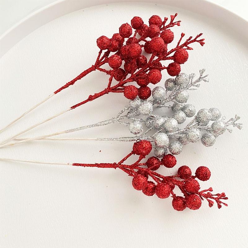 Christmas decorations, gold powder balls, berries, holiday atmosphere, Christmas tree wreath, rattan, gold powder sequin accessories