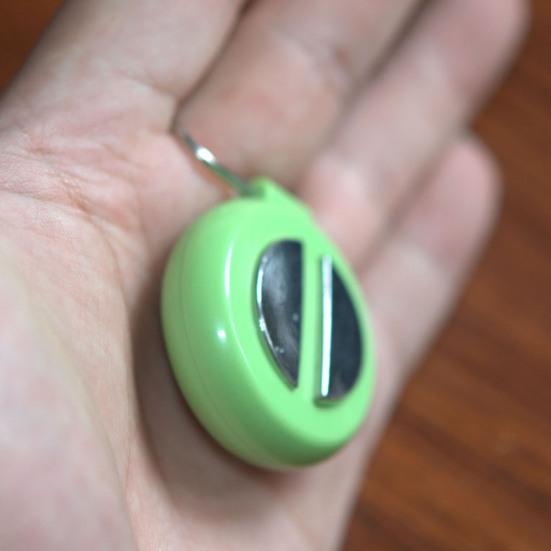 Rukavice Elektrický Šok Hračka Mini Bezpečná Bateriová Náhodná Barva s Kroužkem Žertovné Rekvizity Dárky Den Bláznů Rukavice Trick Hračka na Párty
