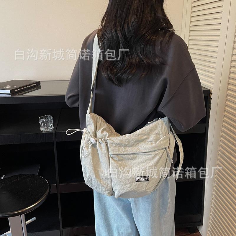 Fashion and foreign style, simple texture and trend, large-capacity bag 2025 autumn new casual women's shoulder messenger bag