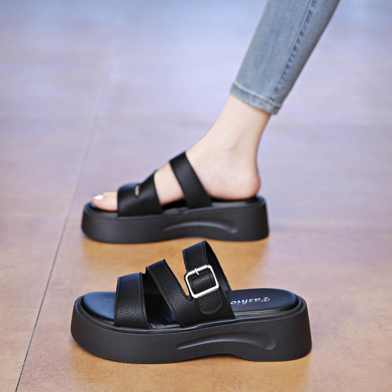 One-word drag 2025 fashion casual Boken slippers women wear cool slippers in summer women's new soft bottom thick bottom retro