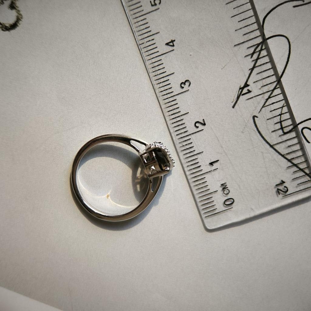 Серебряное кольцо с натуральным раухтопазом (дымчатым кварцем) 1.841ct, фианитами, вес изделия 2,38 гр (2177890)