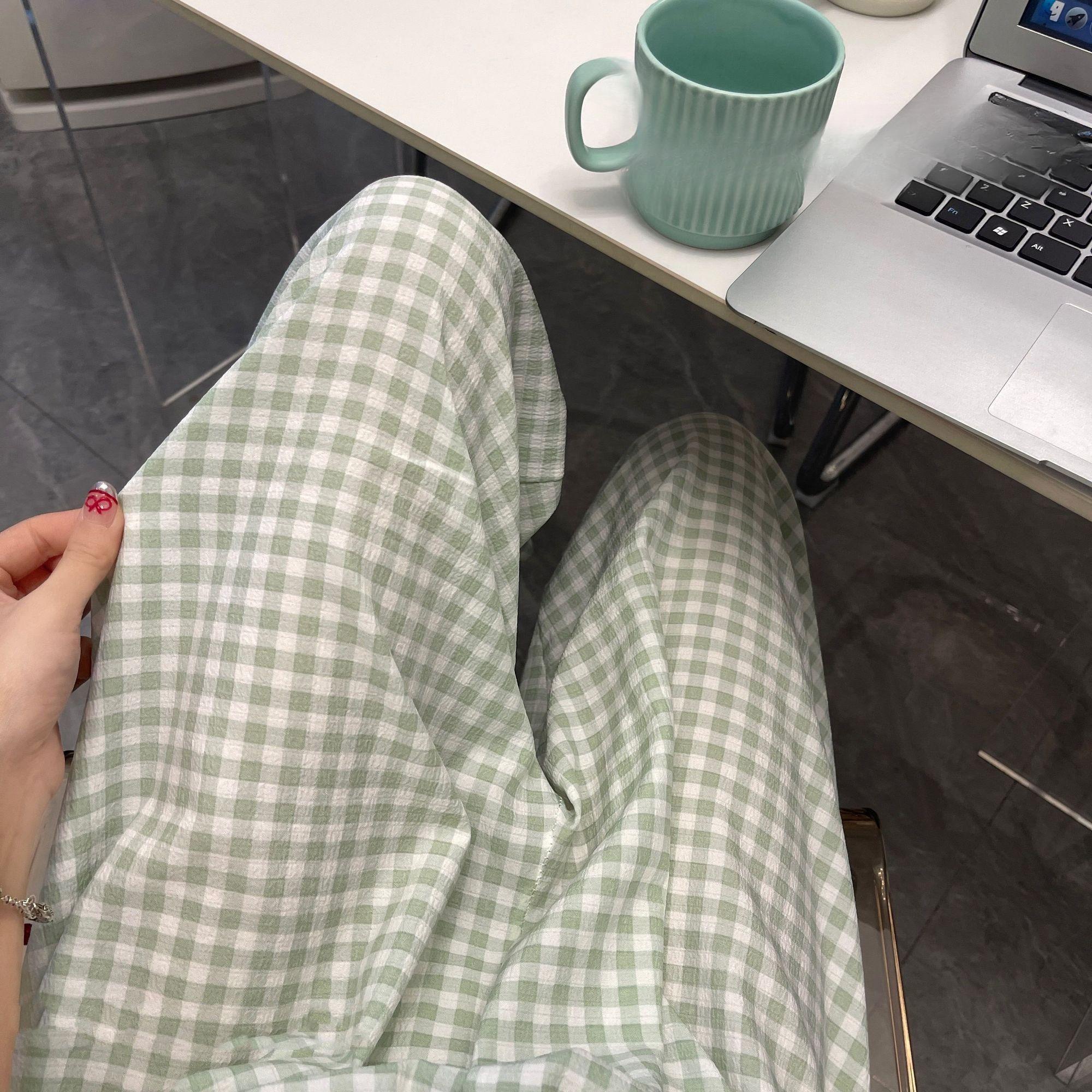 

Летом — тонкие детские хлопковые штаны, пижамы, повседневные прямые брюки-галифе, студенческие домашние брюки и брюки с защитой от комаров. 2XL светло-зеленый