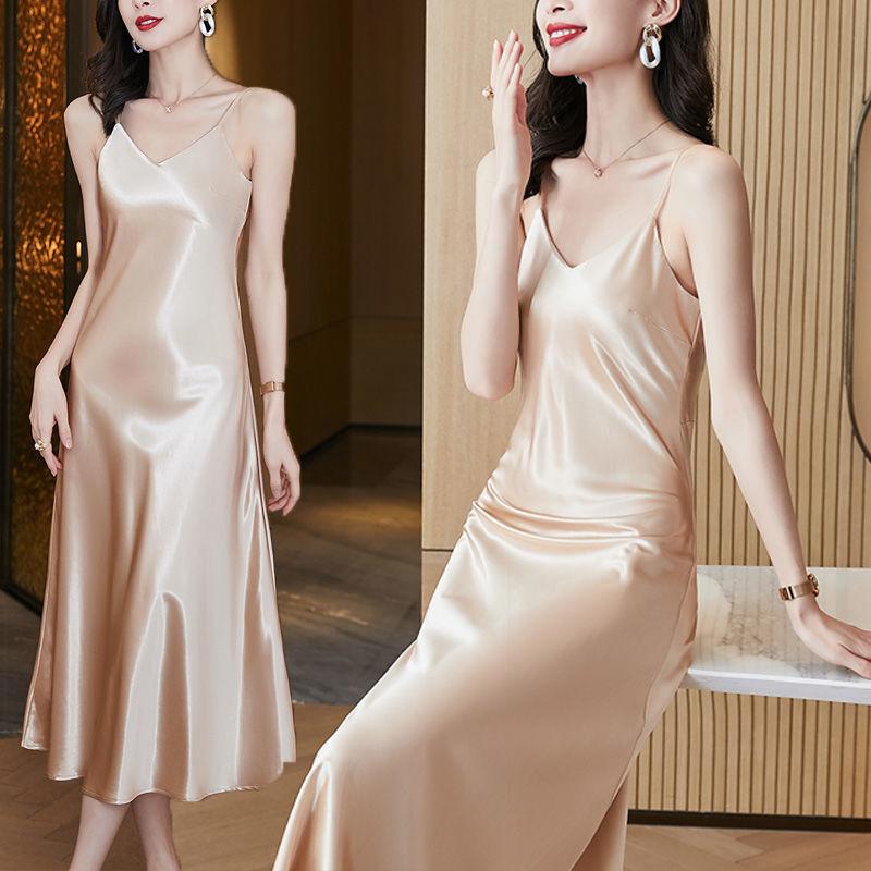 Frühling und Sommer 2026 neues Temperament V-Ausschnitt Trägerkleid Damen mittel und lang sexy Satinboden mit langem Rock