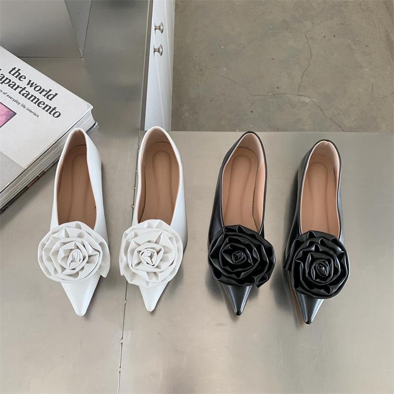 

New rose flower pointed shoes shallow mouth flower niche design single shoes flat women s shoes 35 білий