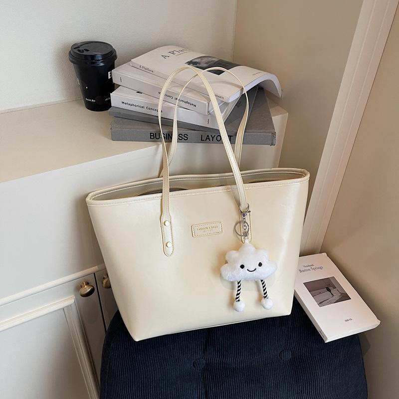 Premium Bag for Women Trendy and Fashionable Versatile Shoulder Bag Large Capacity Commuting Toy Bag for Class