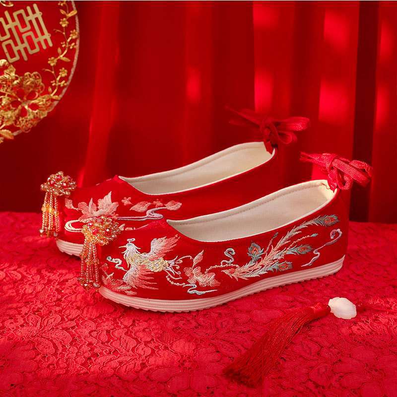 Embroidered Shoes Wedding Xiuhe Wedding Shoes New Old North Chinese Ancient Bridal Wedding Shoes Xiuhe Clothing Heightening Cloth Shoes