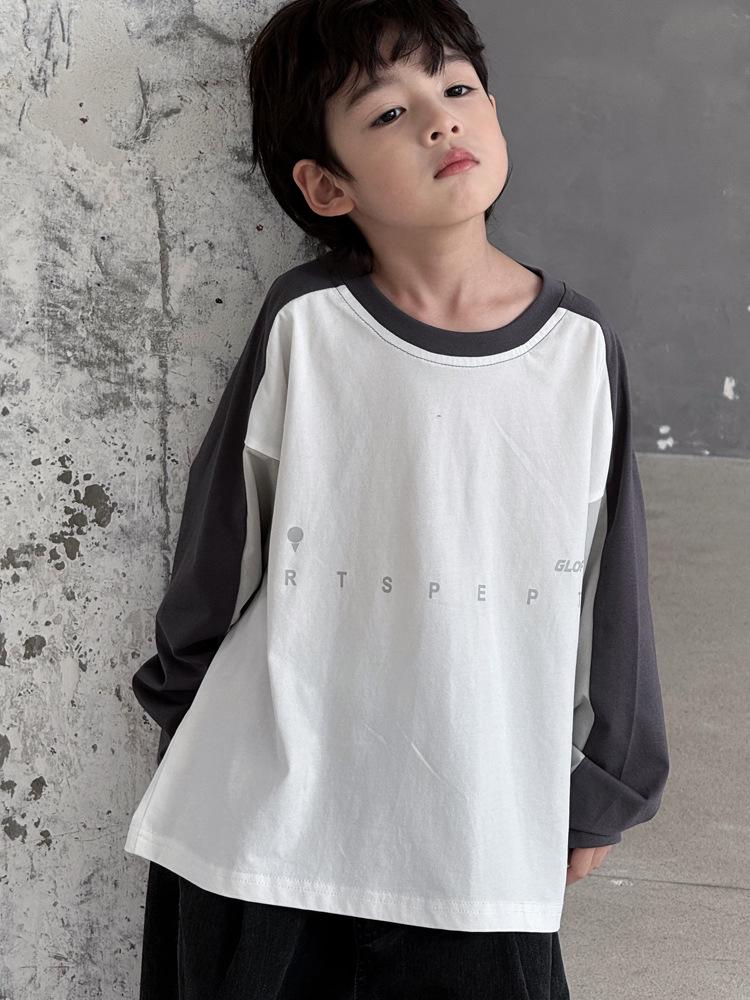 Wszechstronna dziecięca koszulka z długim rękawem i nadrukiem na wiosnę i jesień