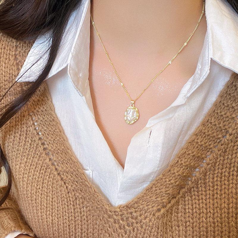 Elegant Pearl Necklace: Trendy, High-End Titanium Steel Clavicle Chain for Women