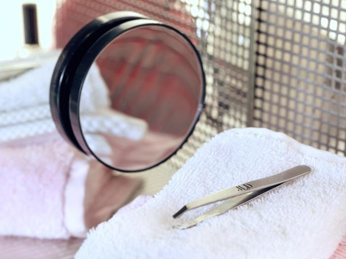 Kit Sourcils - JEAN LOUIS DAVID - Miroir X10 - Pince à épiler haute précision - Couleurs aléatoires